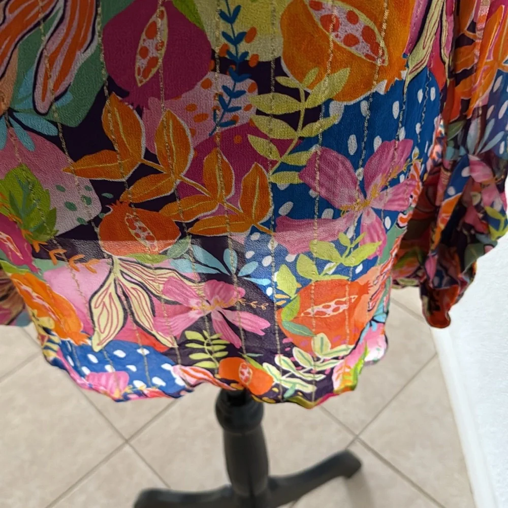 Colorful Floral Women's Blouse
Small little call out as showing in the photos - Picture 7 of 9
